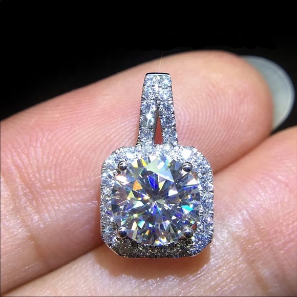 New 925 Silver Beautiful Diamond Stud Earrings - Picture 5 of 6